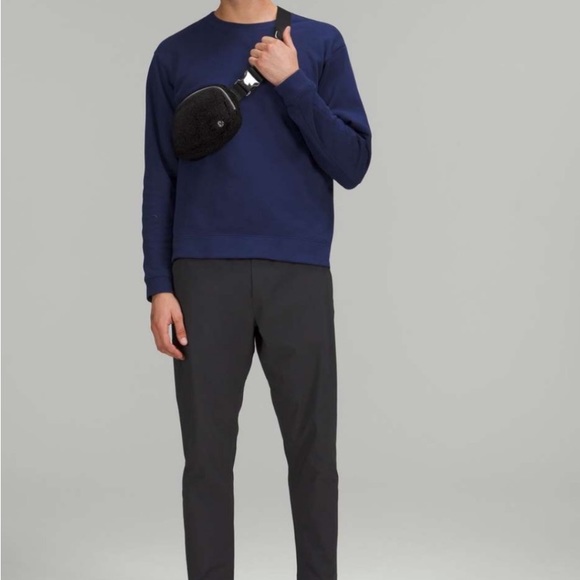 Lululemon *Everywhere Belt Bag Large
2L *Fleece Sherpa Black/Gold* Unisex - Picture 2 of 9